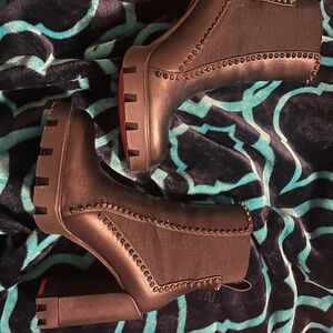 Christian louboutin out line spike lug